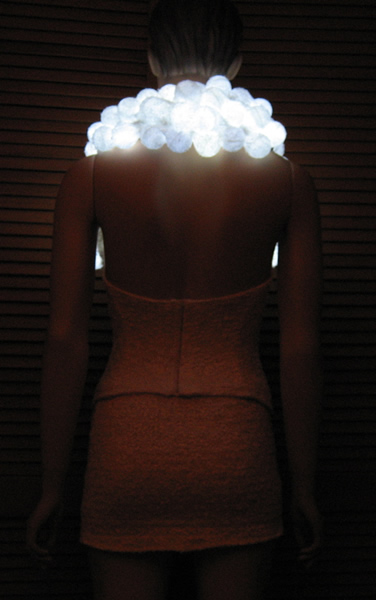 Платье с LED-лампочками от Джанет Хэнсон