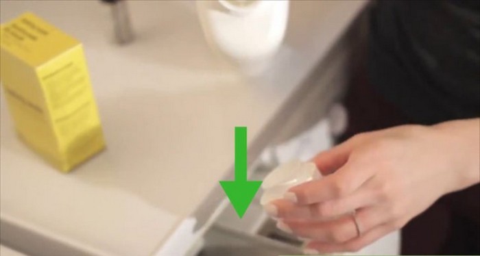 Как правильно постирать шторку для душа и избавиться от запаха сырости в ванной