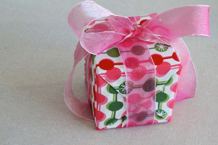 7 крутых вариантов, как упаковать подарок без обёрточной бумаги