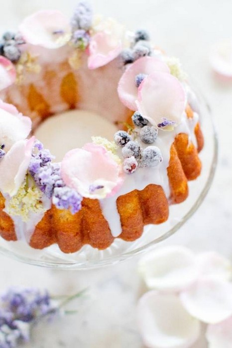 10 восхитительных и простых десертов со съедобными лепестками