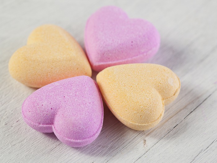10 бьюти-продуктов в форме сердца, которые станут идеальной «валентинкой» и порадуют девушку в любой праздник