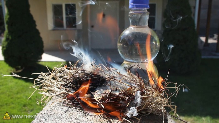 Как разжечь костёр с помощью воды: 5 простых способов