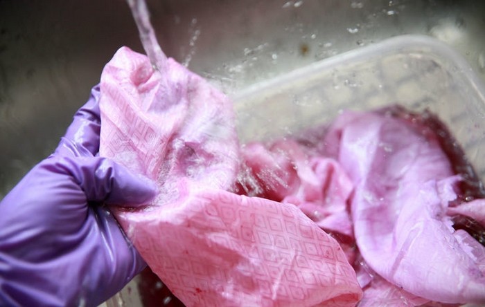 Как покрасить шёлковые вещи в микроволновой печи