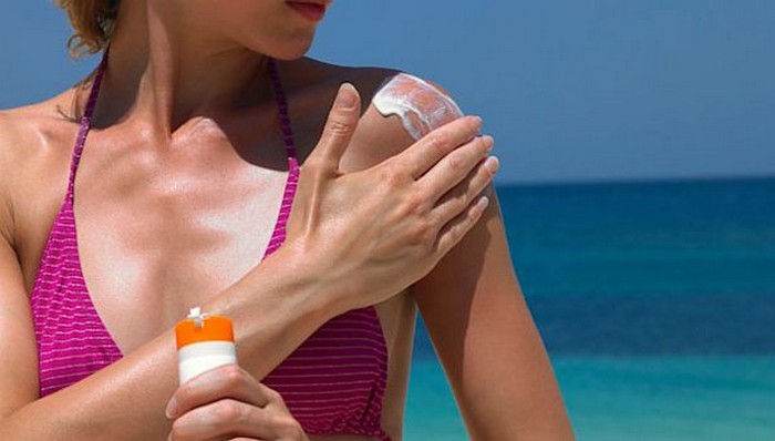 8 вещей, которые вы обязаны знать о солнцезащитных средствах, чтобы не сгореть на пляже и сохранить свою кожу здоровой