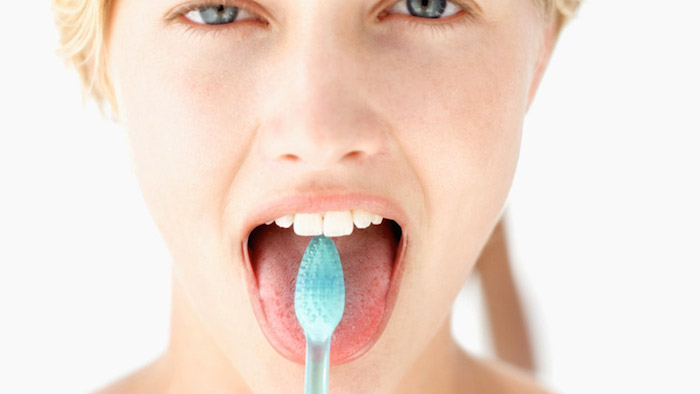 Чистить зубы самодельных порошком можно не более 30 секунд.