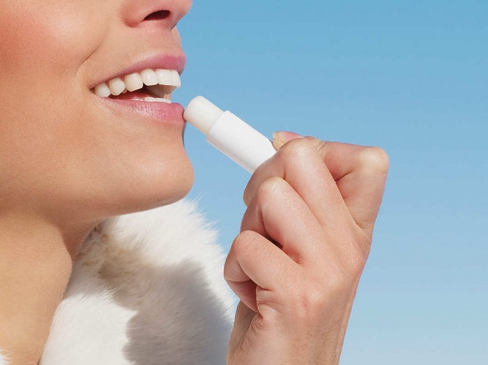 10 неожиданных применений бальзама для губ