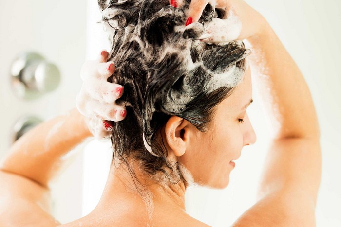 9 способов, как замаскировать отрастающие корни волос между покрасками