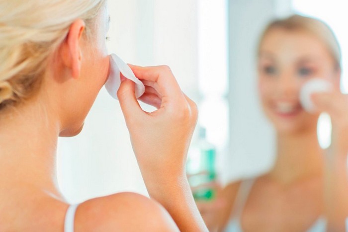 10 правил ухода за жирной кожей, которые быстро порадуют отражением в зеркале