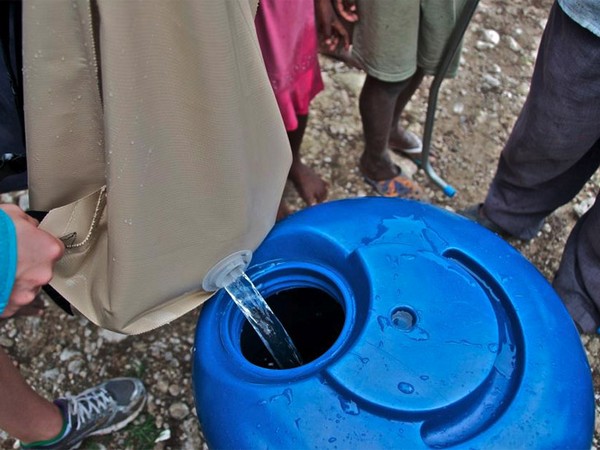 Рюкзак первой необходимости WaterWear для бедных стран Африки и не только