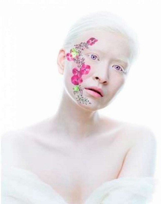 Быть не как все: как китаянка-альбинос Конни Чиу покорила подиум