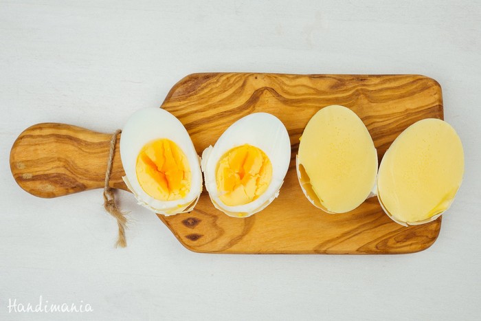 Как приготовить «золотые яйца» или яичницу-болтунью в скорлупе