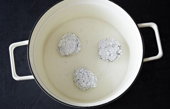 Вместо пароварки: Как шарики из фольги помогут приготовить очень вкусный ужин