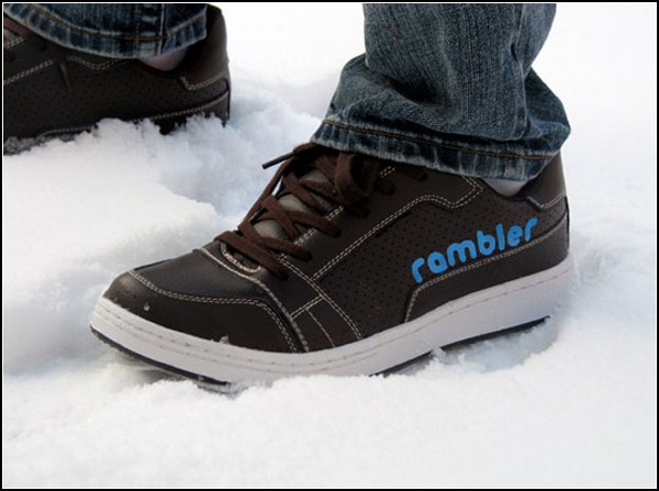 Rambler Shoes: кроссовки делают записи в микроблоге в виде слов «tap» и точек