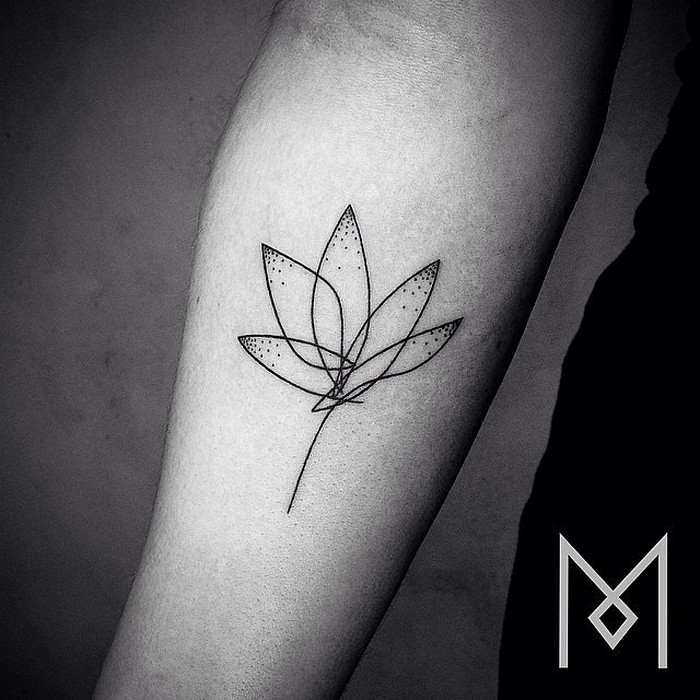 Простые татуировки Mo Ganji: маленькие тату в технике «одной линии» смотрятся ещё лучше