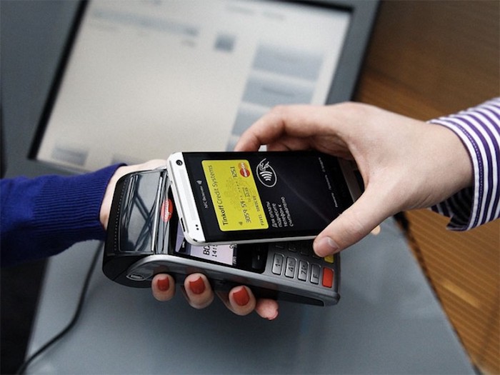 Смартфоны-«сканеры» банковских карт действительно существуют. 