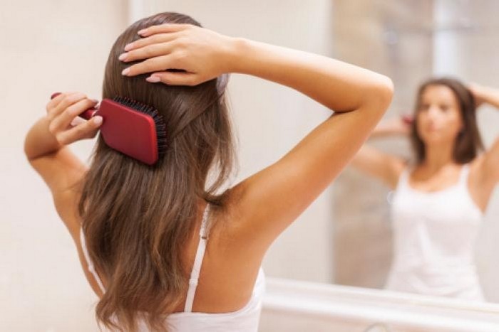 10 ошибок в уходе за волосами, которые приводят к секущимся кончикам