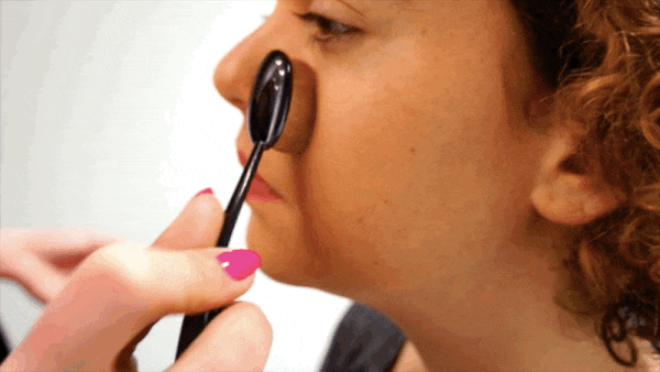 7  очень необычных инструментов для нанесения макияжа