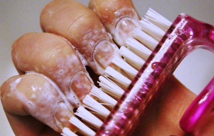 5 способов справиться с типичными косметическими проблемами с помощью зубной пасты