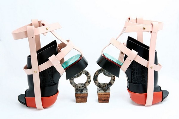   «Модернизированная» обувь от дизайнера-постмодерниста