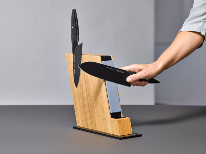 При заточке часто применяют масло или воду – так работа будет более качественной