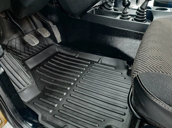 Коврик из резины очень удобен при обилии влаги в зимний период Коврик из резины очень удобен при обилии влаги в зимний период