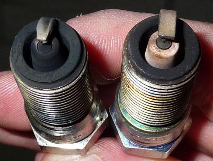 Осмотр свечей зажигания поможет понять, как много масла попадает в цилиндры