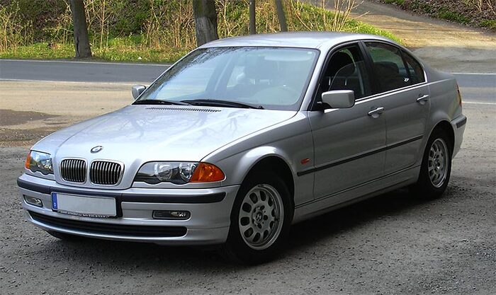 BMW 3 Series (E46) снабжена выносливыми двигателями и устойчива к ржавчине