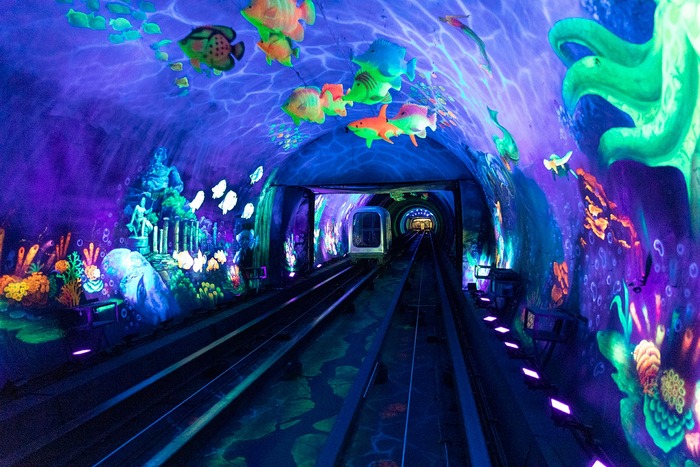 Тоннель Бунд украшен впечатляющими световыми картинками