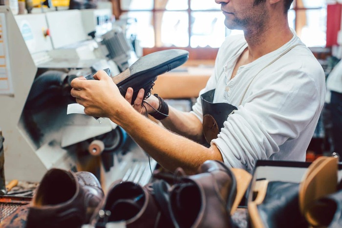 Мастер по ремонту обуви