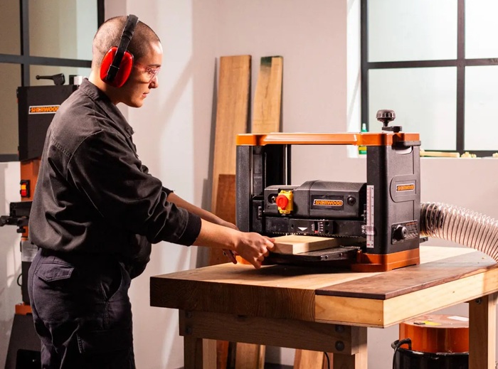 Рейсмус позволяет быстро убирать лишнее с деревянной заготовки