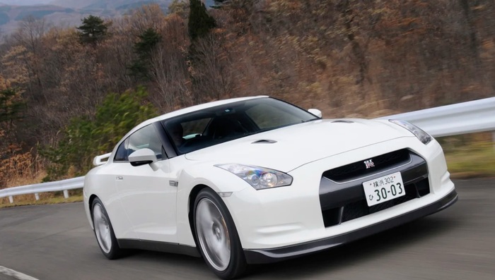 2007 Nissan GT-R являет собой образец инженерной мысли в области автодизайна/ Фото: autoexpress.co.uk