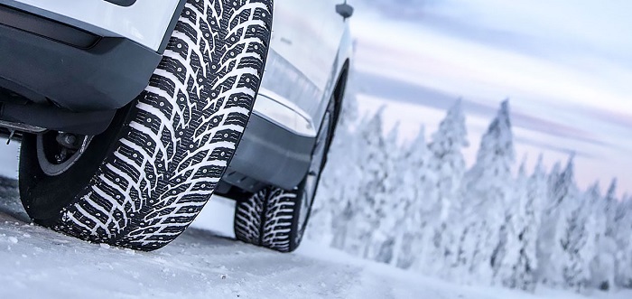 Зимние шины должны стоять на всех четырех осях автомобиля/ Фото: dvizhok.su