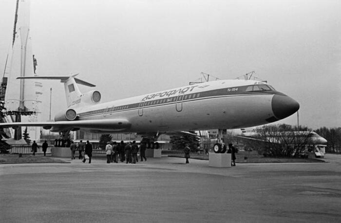 Для нового самолета нужна была принципиально иная компоновка двигателей