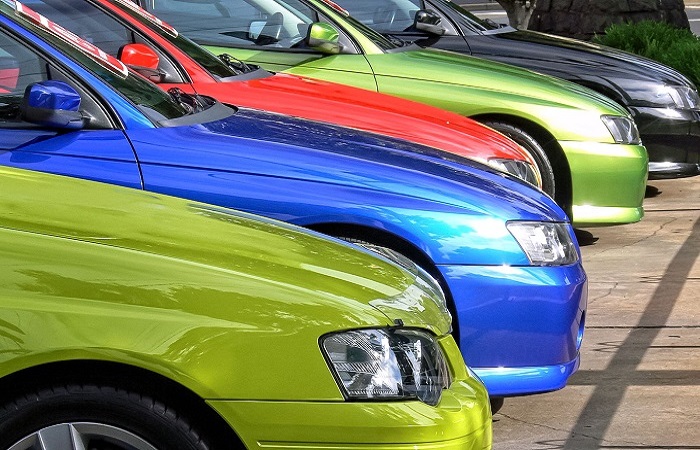 Автомобили разных цветов/ Фото: zr.ru