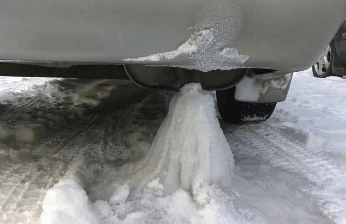 Насколько опасна может быть вода в выхлопной системе автомобиля/ Фото: autozam.ru