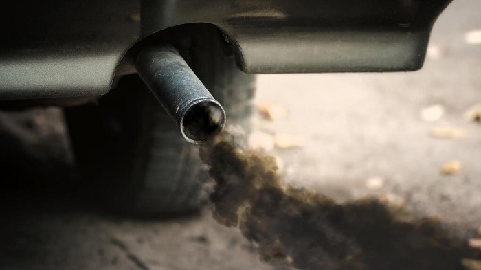 Черный цвет выхлопа: мотор нужно проверить на маслянистость Черный цвет выхлопа: мотор нужно проверить на маслянистость