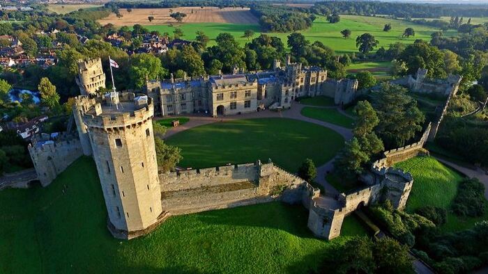 Вид замка с высоты птичьего полета/ Фото: visitwarwick.co.uk