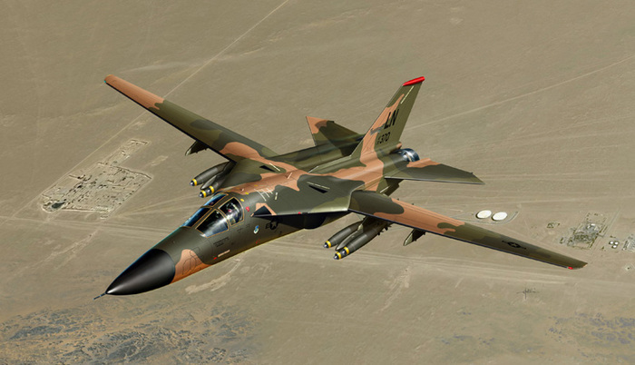 General Dynamics F-111 имеет контролируемую стреловидность крыльев/ Фото: super-hobby.ru