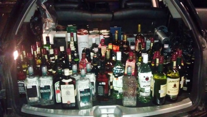 Много немаркированного алкоголя перевозить в машине нельзя/ Фото: taxilife.ru