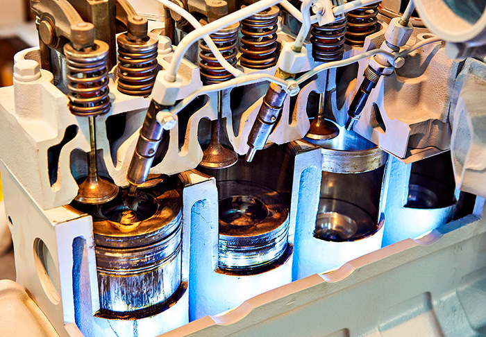 В дизельном моторе топливо воспламеняется под действием высокой температуры/ Фото: quto.ru
