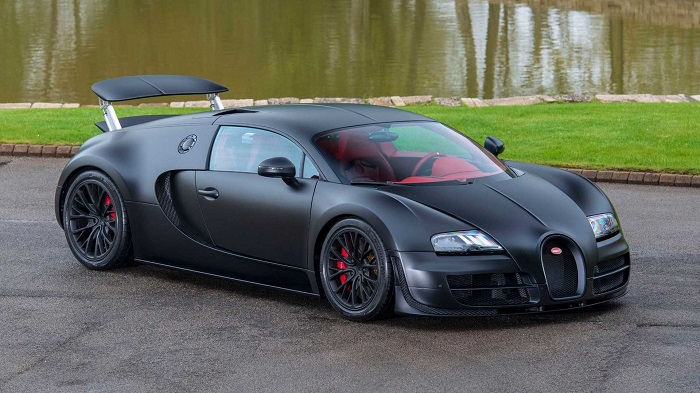 Bugatti Veyron Super Sport стоит около 2 млн евро/ Фото: motor1.com