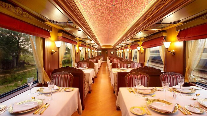 Ресторан в шикарном индийском поезде/ Фото: wikimedia.org