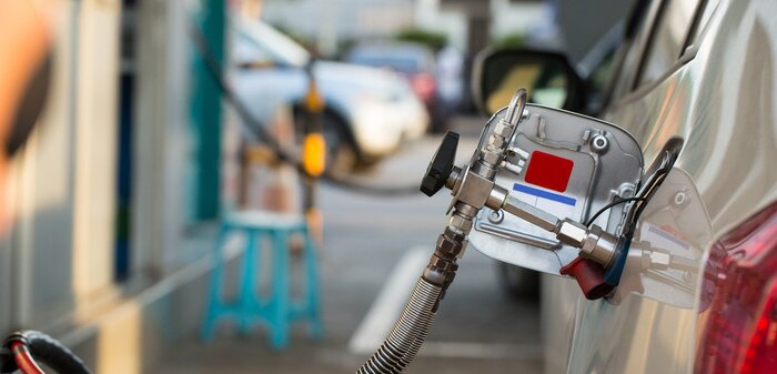 Заправка автомобиля газовым топливом/ Фото: auto.mail.ru