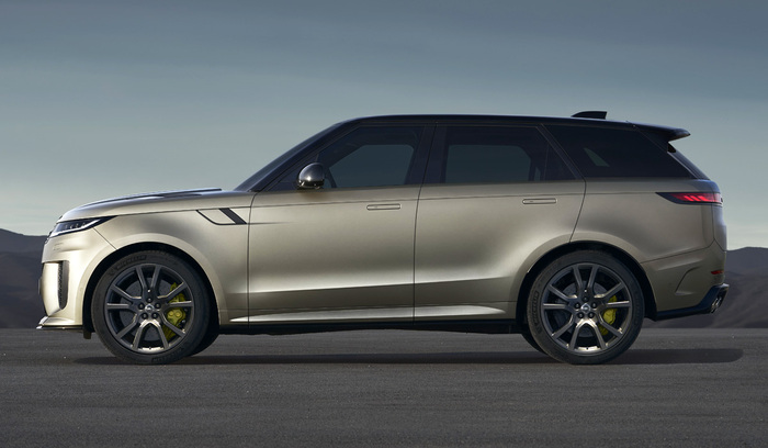Продажи Range Rover Sport SV с гибридным мотором начнутся в следующем году/ Фото: autoreview.ru