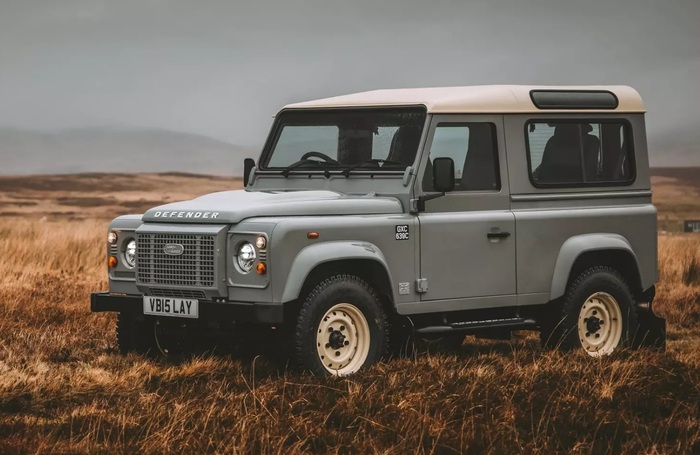 Land Rover Defender I имеет клиренс 218-310 мм/ Фото: motor.ru