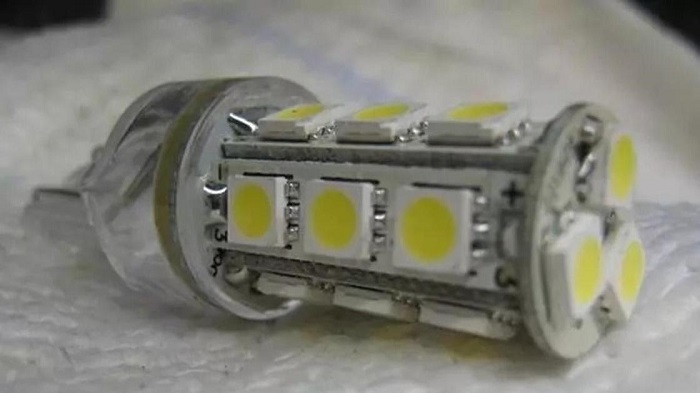 Светодиодные лампы для автомобиля своими руками/ Фото: nur.kz