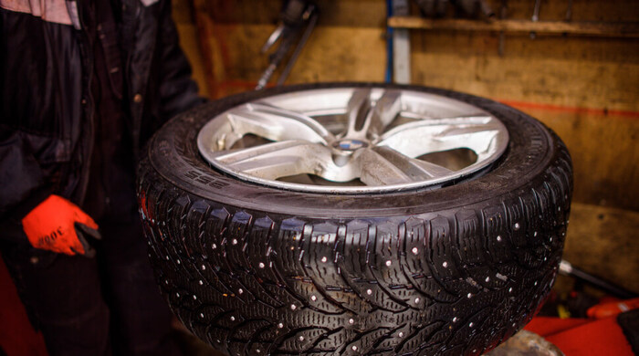 Небольшую грыжу на колесе можно отремонтировать