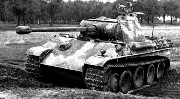 Немецкий тяжелый танк «Пантера»/ Фото: tanki-tut.ru