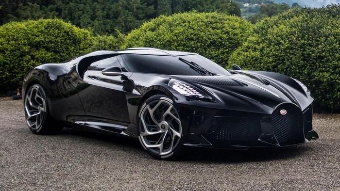 Кузов Bugatti La Voiture Noire сделан из углеродного волокна/ Фото: somanyhorses.ru