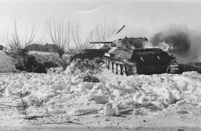 Горящая бронемашина/ Фото: kulturamgo.ru